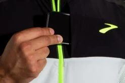 Brooks Men's Carbonite Vest - Icy Grey/Black/Nightlife (211358030) 14 Brooks Men's Carbonite Vest - Icy Grey/Black/Nightlife (211358030) -BROOKS Store 211358 030 D2 Carbonite Vest