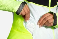 Brooks Women's Carbonite Vest - Icy Grey/Black/Nightlife (221498030) -BROOKS Store 221498 030 D3 Carbonite Vest