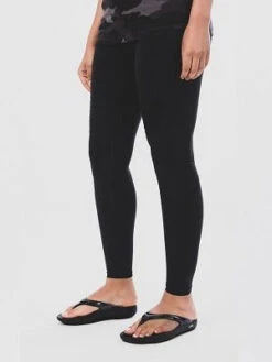 Oofos Women's OOlala Limited Sandal -BROOKS Store black camo 932x680 c0e077c2 7a8f 460d 8e92 06fdeb9bd561