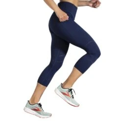 Brooks Women's Method 3/4 Tight -BROOKS Store ezgif.com gif maker 53
